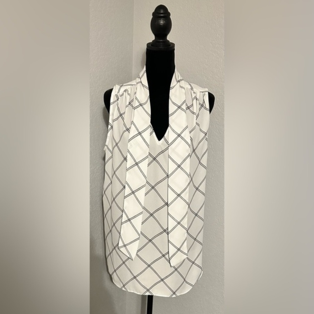 Women's White and Black Sleeveless Blouse - Picture 2 of 2
